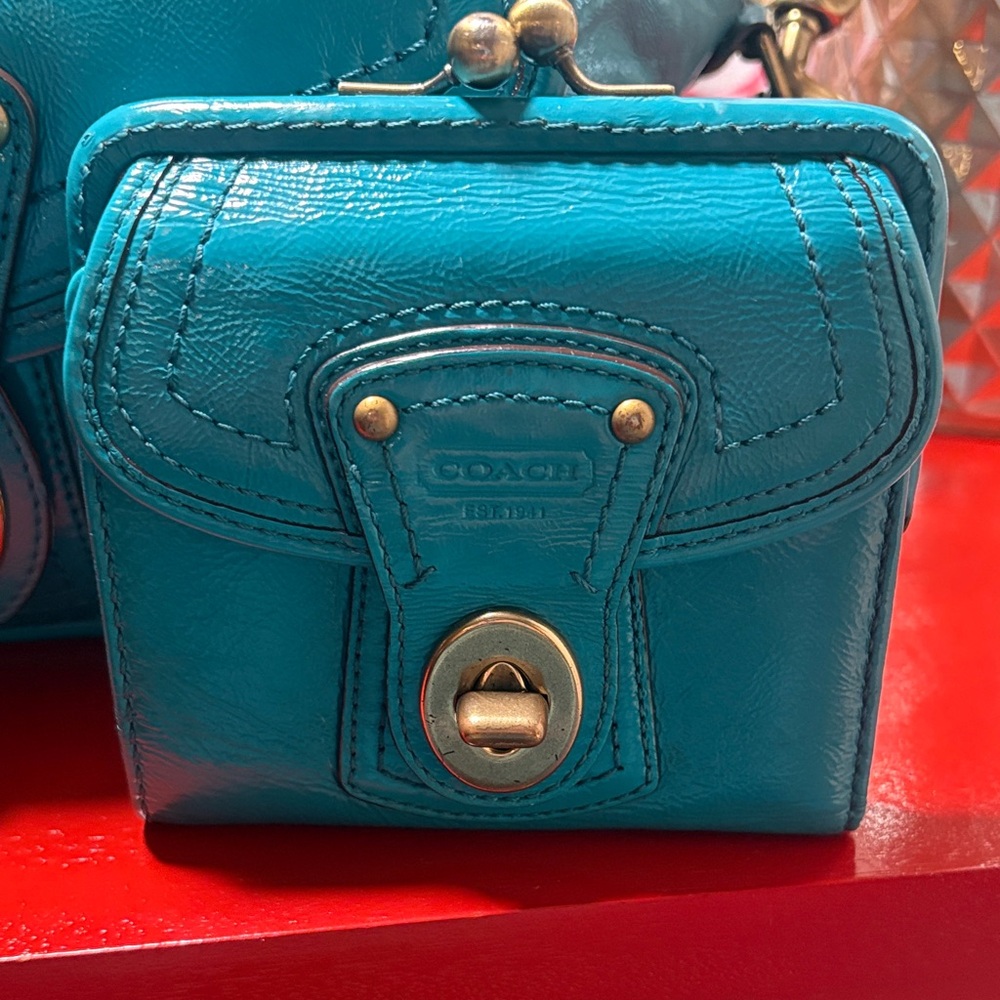 Coach Legacy Francine Satchel and Kisslock Turnlock Wallet Patent Turquoise 2008 - Picture 7 of 17